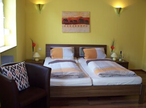 Quarto casal de uso individual | Escrivaninha, camas extras/dobráveis (sobretaxa), Wi-Fi de cortesia