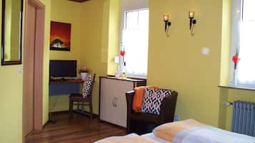 Phòng đơn | Bàn, giường gấp/giường phụ (phụ phí)