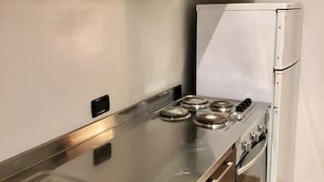 Appartamento Executive, 1 camera da letto, vista mare parziale | Cucina privata | Frigorifero con congelatore, forno, piano cottura, macchina per tè/caffè