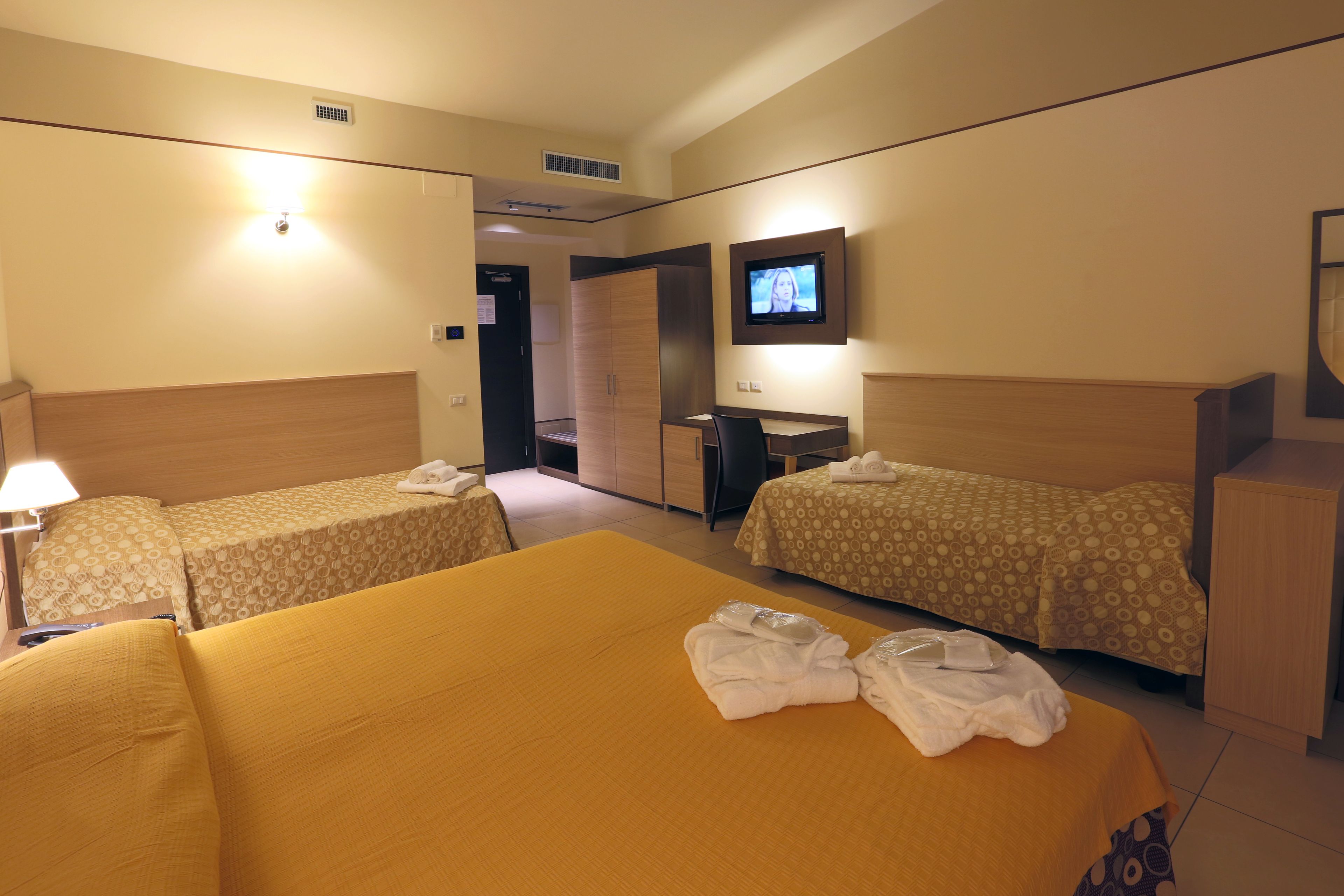 1 bedroom, minibar, in-room safe, desk