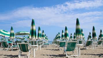 Una spiaggia nelle vicinanze