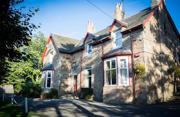 Mặt tiền nơi lưu trú