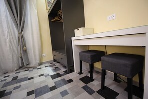 Comfort Double Room (103) | Busa memori, bar mini percuma, peti besi dalam bilik, meja 