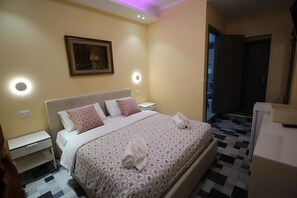 Comfort Double Room (101) | Busa memori, bar mini percuma, peti besi dalam bilik, meja 