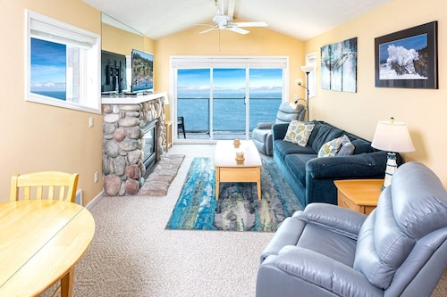 Ylimmässä kerroksessa 1 makuuhuone, viihtyisä ja romanttinen Oceanfront Getaway