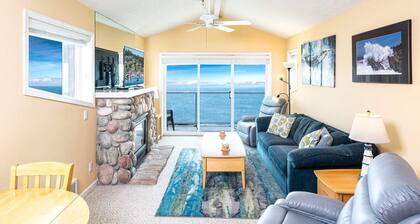 Ylimmässä kerroksessa 1 makuuhuone, viihtyisä ja romanttinen Oceanfront Getaway