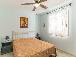 Apartment, 2 Schlafzimmer | Zimmersafe, individuell dekoriert, individuell eingerichtet