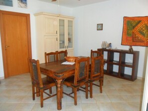 Apartment, 2 Schlafzimmer | Wohnbereich | Flachbildfernseher