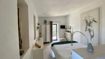 Habitación doble (Ô Naturel) | Decoración personalizada, muebles diferentes y escritorio