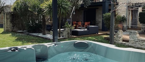 Baignoire à remous privée