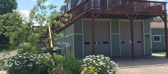 Northern Michigan "BirdhouseRetreat
