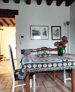 Dining -  To Venice by train and the autumn colors of the Euganean Hills (Cornoleda)