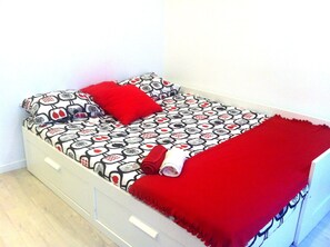 1 室のベッドルーム、アイロン / アイロン台、旅行用ベビーベッド、WiFi