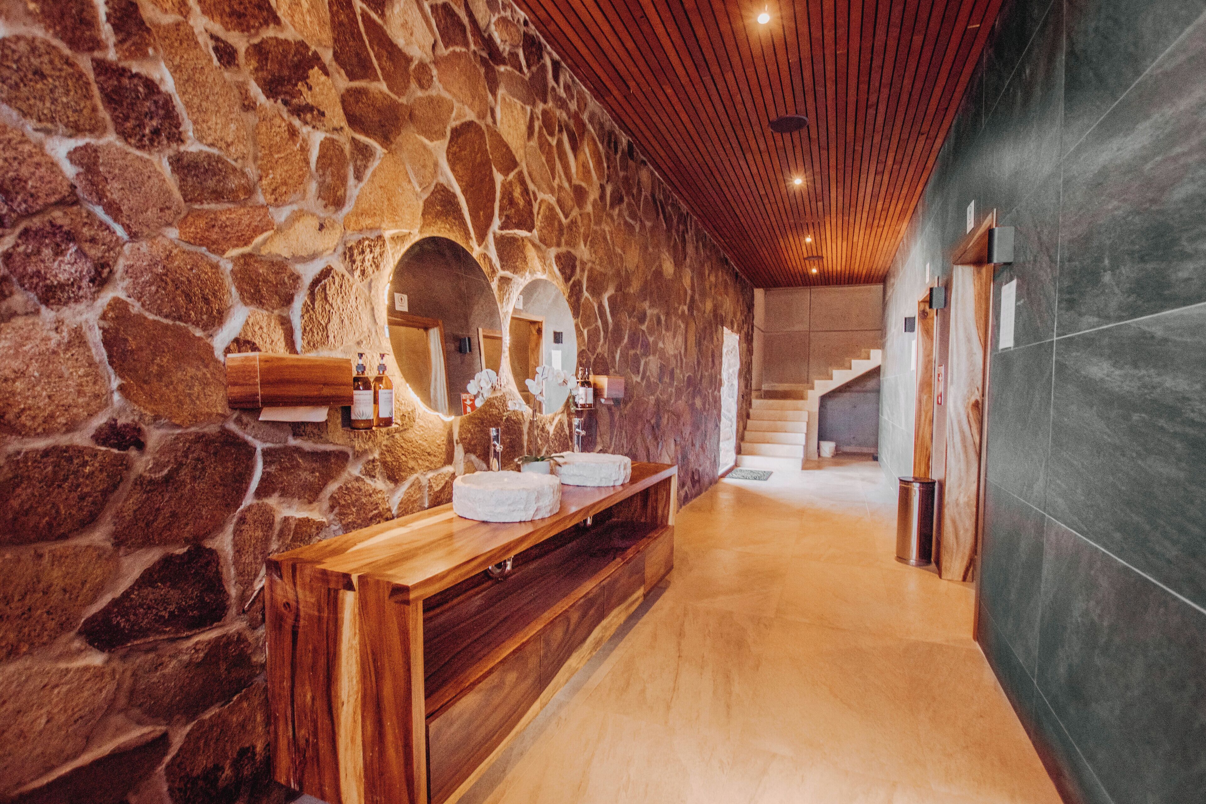 couples treatment room(s), hot tub, body treatments, body wraps