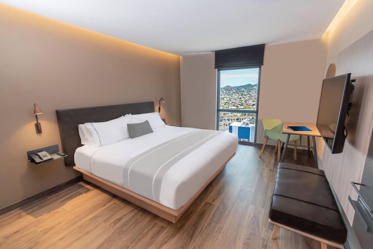 Standard Room, 1 King Bed