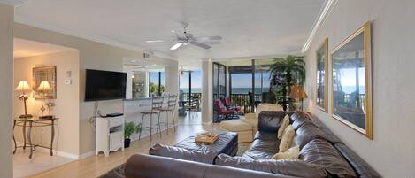 TV connectée, lecteur de DVD, livres, médiathèque