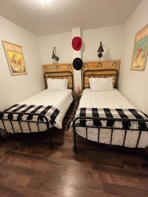 3 Schlafzimmer, Schreibtisch, Bügeleisen/Bügelbrett, kostenloses WLAN