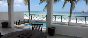 Sparkling Beachfront Pool Satelite TV and WIFI