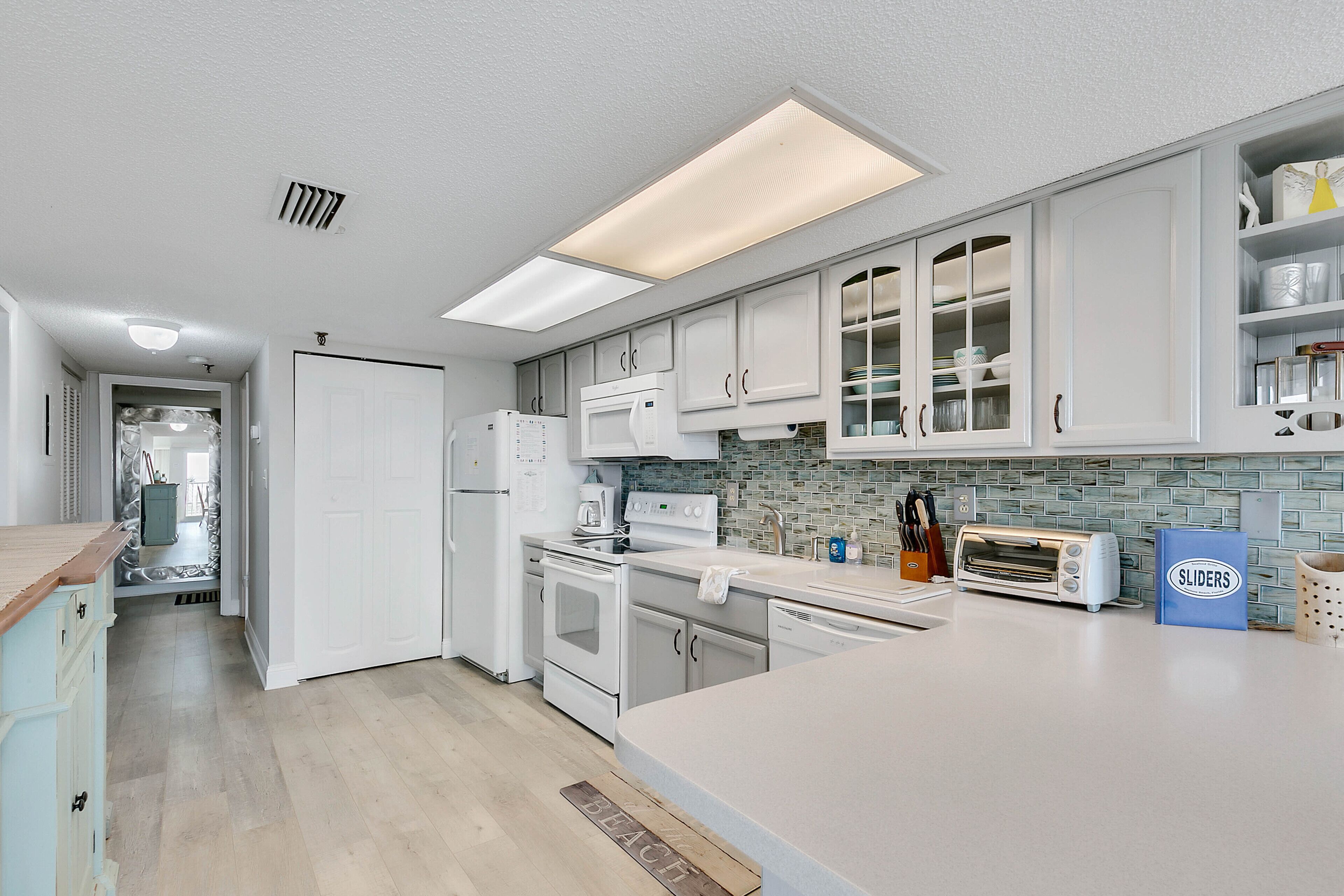 Oceanfront condo. Pool & covered parking. Covered balcony facing pool & ocean