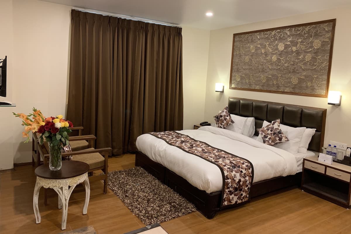 Standard Double Room, 1 King Bed | 1 bedroom, Egyptian cotton sheets, premium bedding, in-room safe