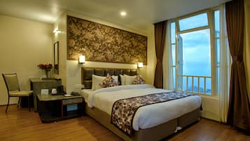 Deluxe Double Room, 1 King Bed, Mountain View