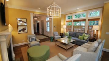 Smart TV, fireplace, DVD player, stereo