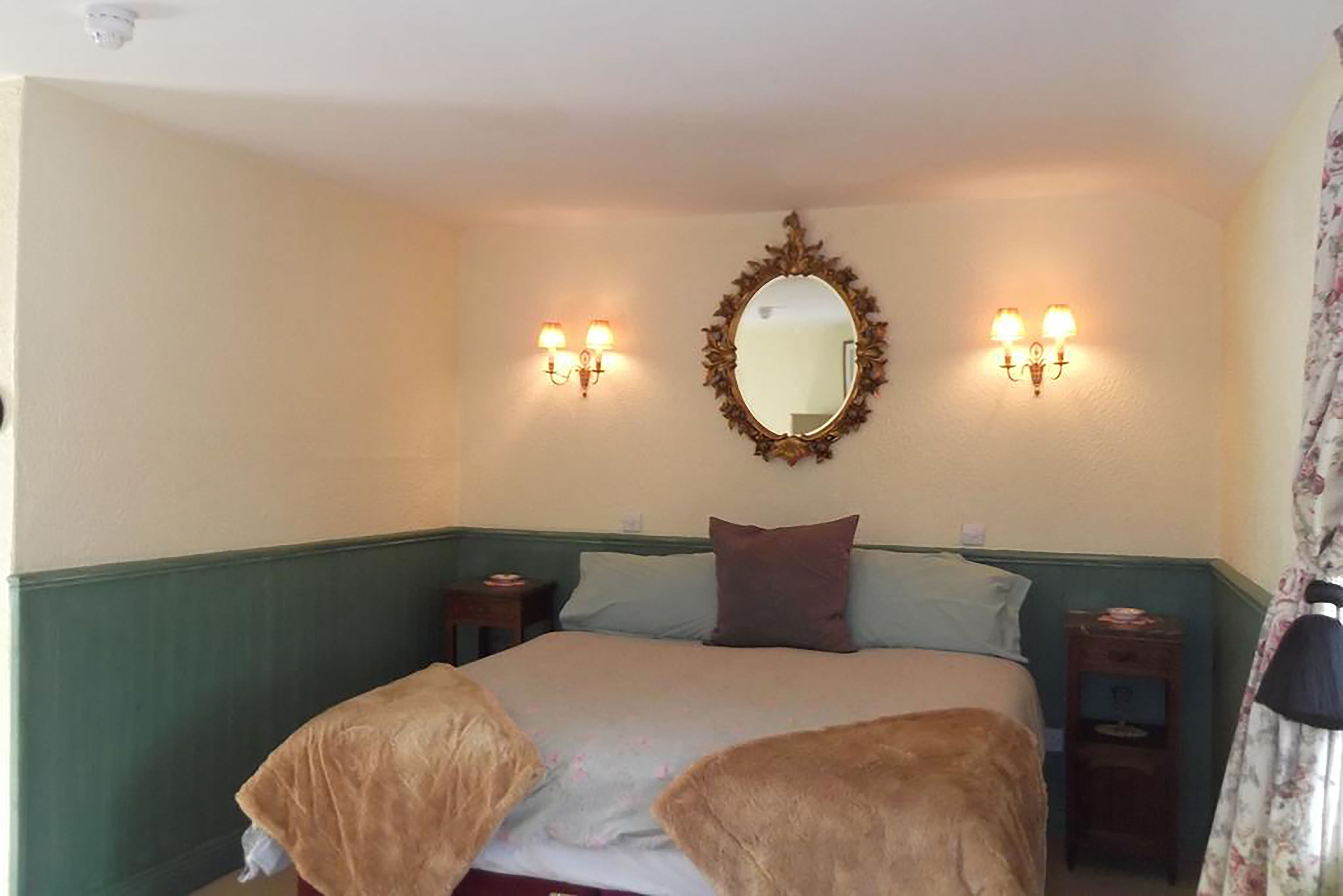 Iron/ironing board, free WiFi, bed sheets, wheelchair access