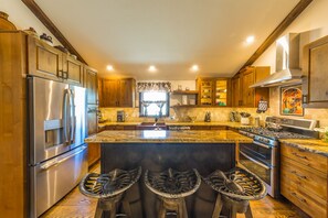 KĂŒhlschrank, Mikrowelle, Ofen, Herdplatte