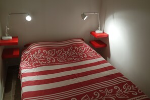 2 bedrooms, iron/ironing board, travel cot, WiFi
