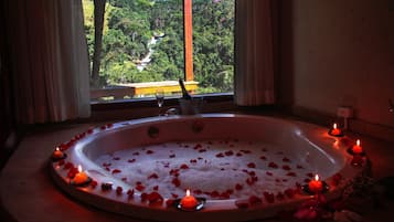 Chalé com Hidro - Vista Cachoeira | 獨特裝潢、布置獨特、書桌、免費無線上網