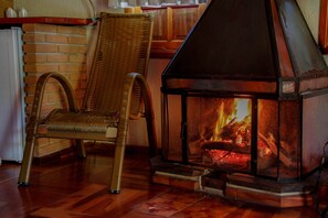 Chalé com Hidro - Vista Cachoeira | Decoración individual, mobiliario individual, escritorio y wifi gratis