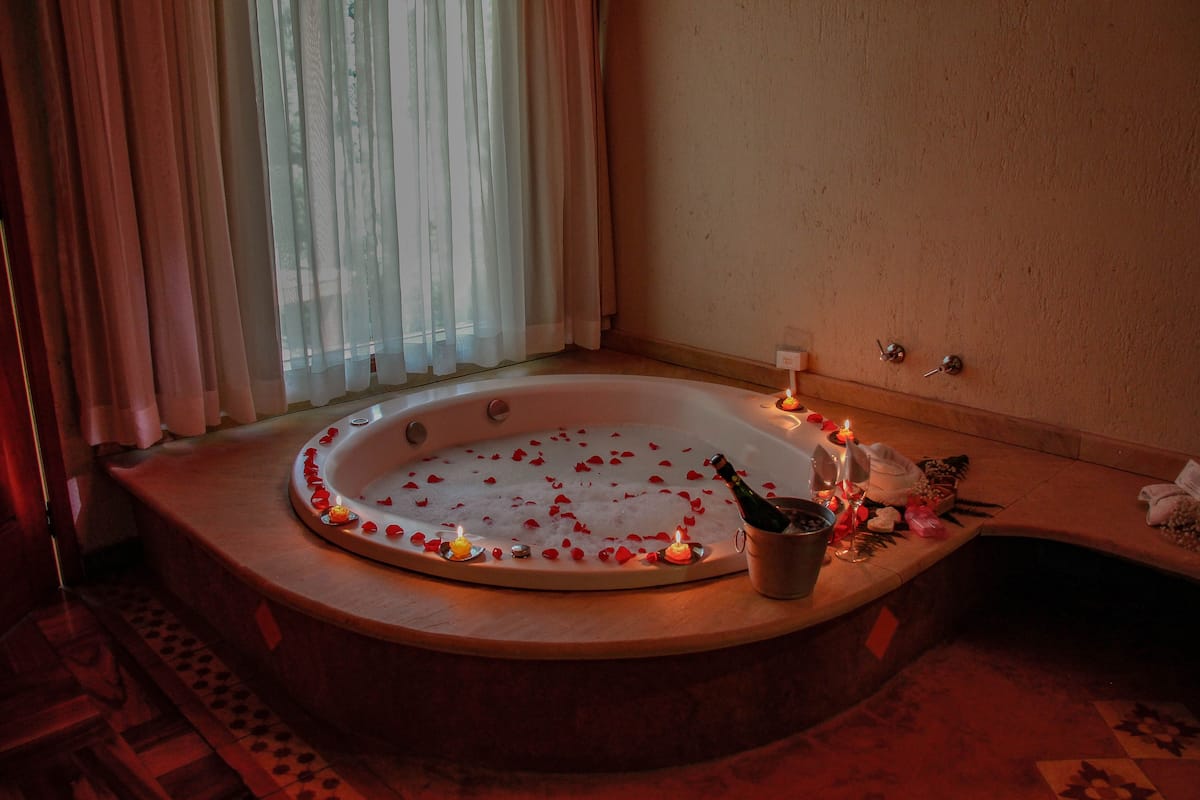 Chalé com Hidro - Vista Cachoeira | Desk, WiFi (free), individually decorated, individually furnished