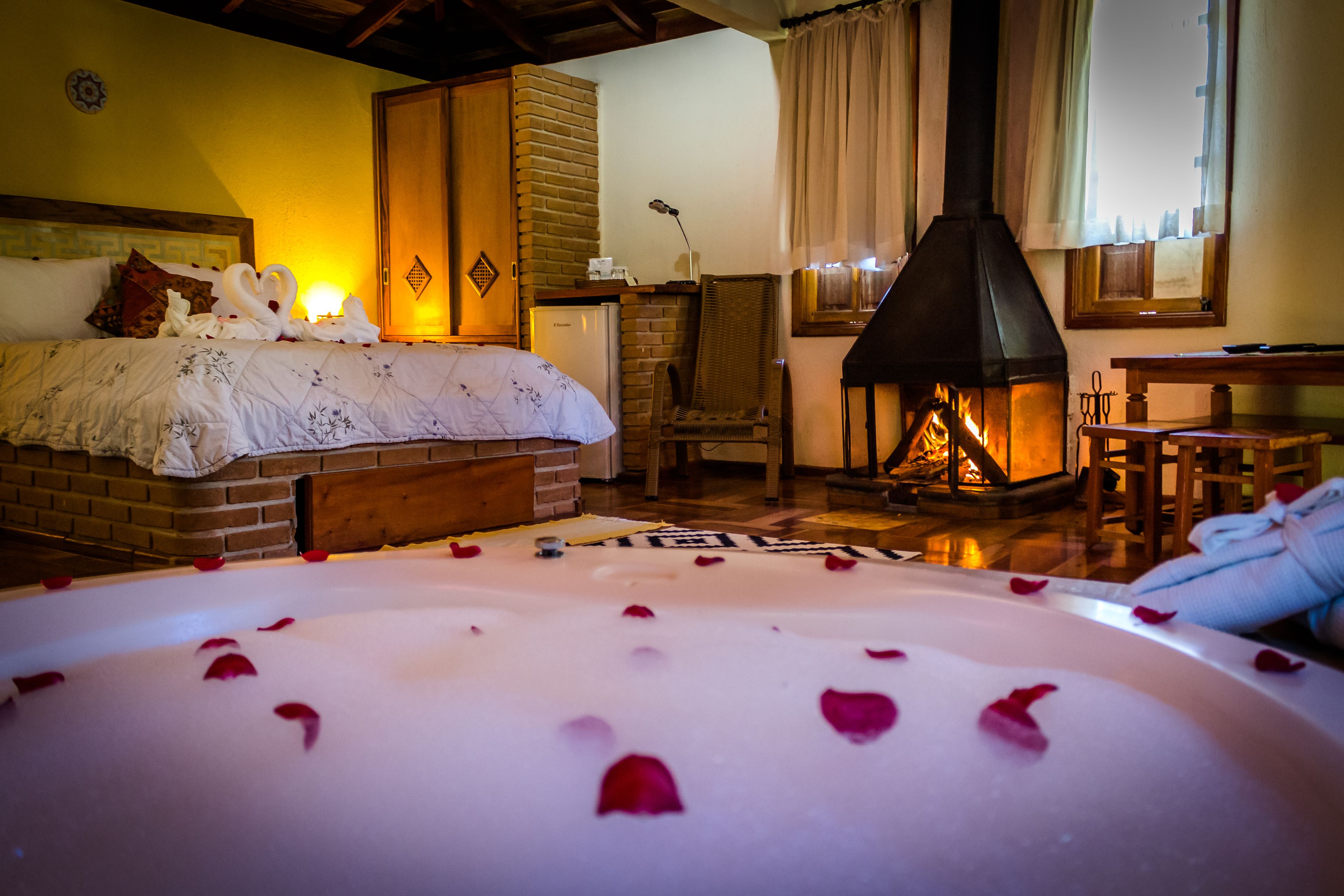 Chalé com Hidro - Vista Cachoeira | Individually decorated, individually furnished, desk, free WiFi