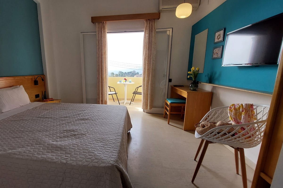 King Room with Sea View | 1 bedroom, soundproofing, free WiFi, bed sheets