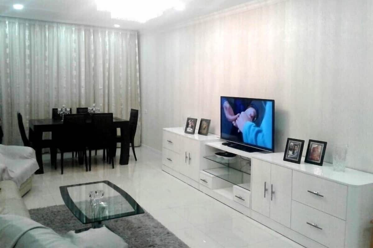 Appartement Confort, Plusieurs lits, non-fumeur, vue sur la ville | 4 chambres, rideaux d’obscurcissement, fer et planche à repasser