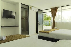 Deluxe Double Room, 1 King Bed, Non Smoking | Iron/ironing board, free WiFi, bed sheets - Hotel Sol Inn - Santa Marta (Santa Marta)