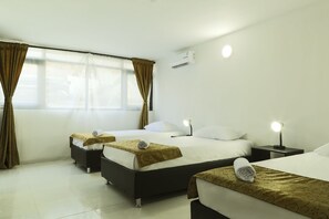 Deluxe Triple Room, 3 Twin Beds, Non Smoking | Iron/ironing board, free WiFi, bed sheets - Hotel Sol Inn - Santa Marta (Santa Marta)