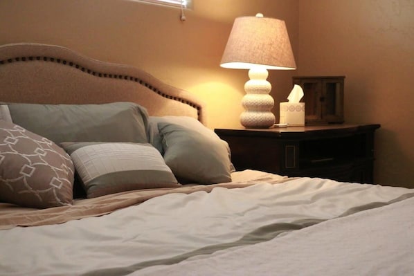 3 多间卧室、办公桌、WiFi、床单