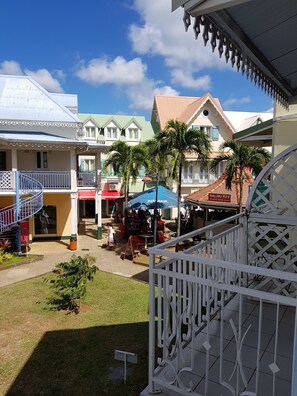 Property grounds - Allamanda, air conditioned, WIFI with 1 bed room near beach and activities (Les Trois-Îlets)