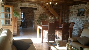 Interior - Gîte Quercy, authentic charm, great comfort, mature garden, natural swimming pool (Frontenac)