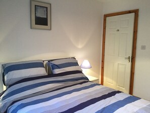 2 chambres, fer et planche à repasser, lit parapluie, Wi-Fi gratuit