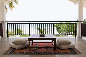 Exclusive Suite, 1 King Bed, Balcony, Sea View | In-room safe, individually decorated, individually furnished