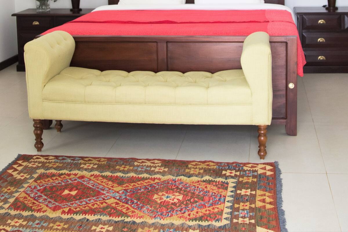 Basic Room, 1 King Bed, Non Smoking | In-room safe, individually decorated, individually furnished