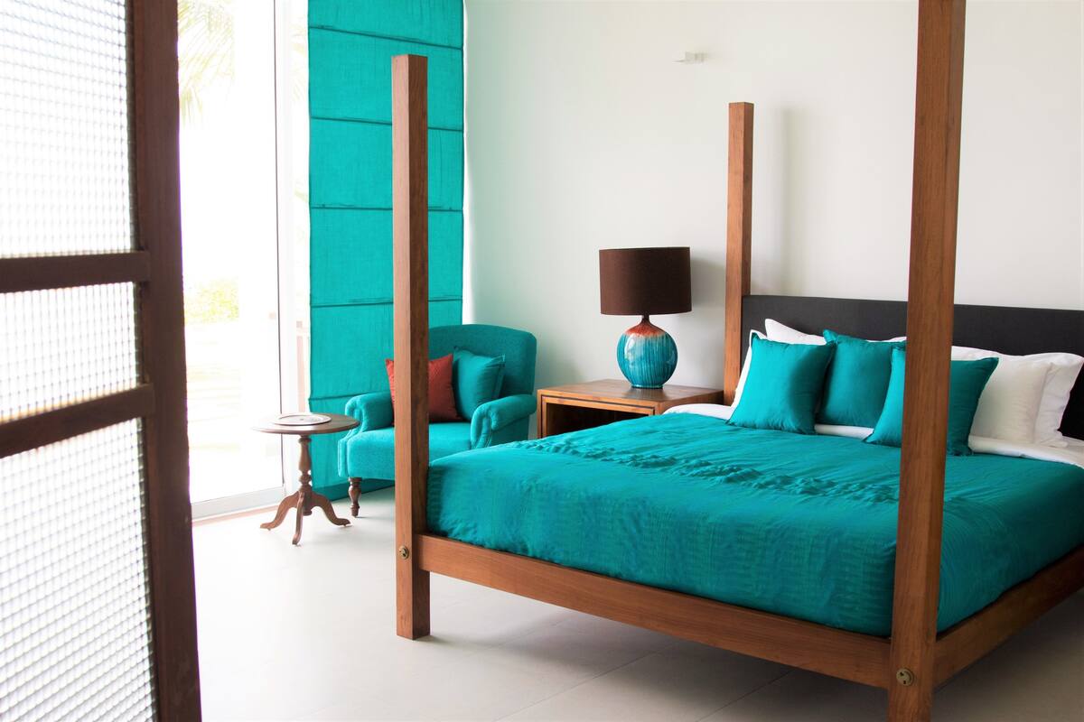 Premier Suite, 1 King Bed, Non Smoking, Sea View | In-room safe, individually decorated, individually furnished