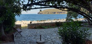 Terrace/patio - Beautiful & Charming Villa seafront in Limeni Mani, MHTE1248K9200032480 (Areopoli)