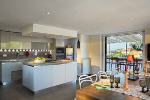 Coffee/tea maker, fridge, microwave, oven - Amazing penthouse with terrace, parking u.r. (Roma)