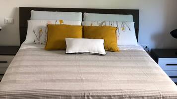 2 Schlafzimmer, BĂŒgeleisen/BĂŒgelbrett, WLAN, BettwĂ€sche