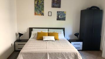 2 Schlafzimmer, BĂŒgeleisen/BĂŒgelbrett, WLAN, BettwĂ€sche