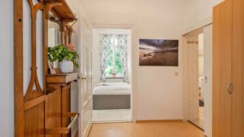 1 slaapkamer, een strijkplank/strijkijzer, reisbedje, gratis wifi