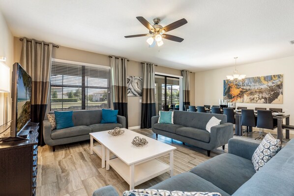 Téléviseur connecté, jeux vidéo, table de baby-foot, livres